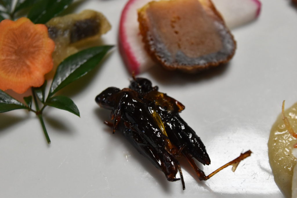 ぱりぱりと美味しいいなごの佃煮