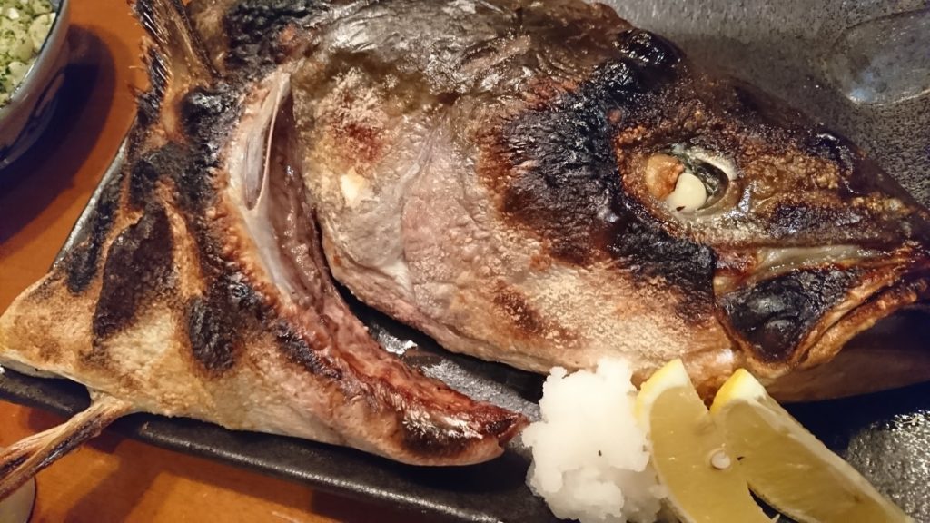 魚金の食べ応えのあるぶりの兜焼き