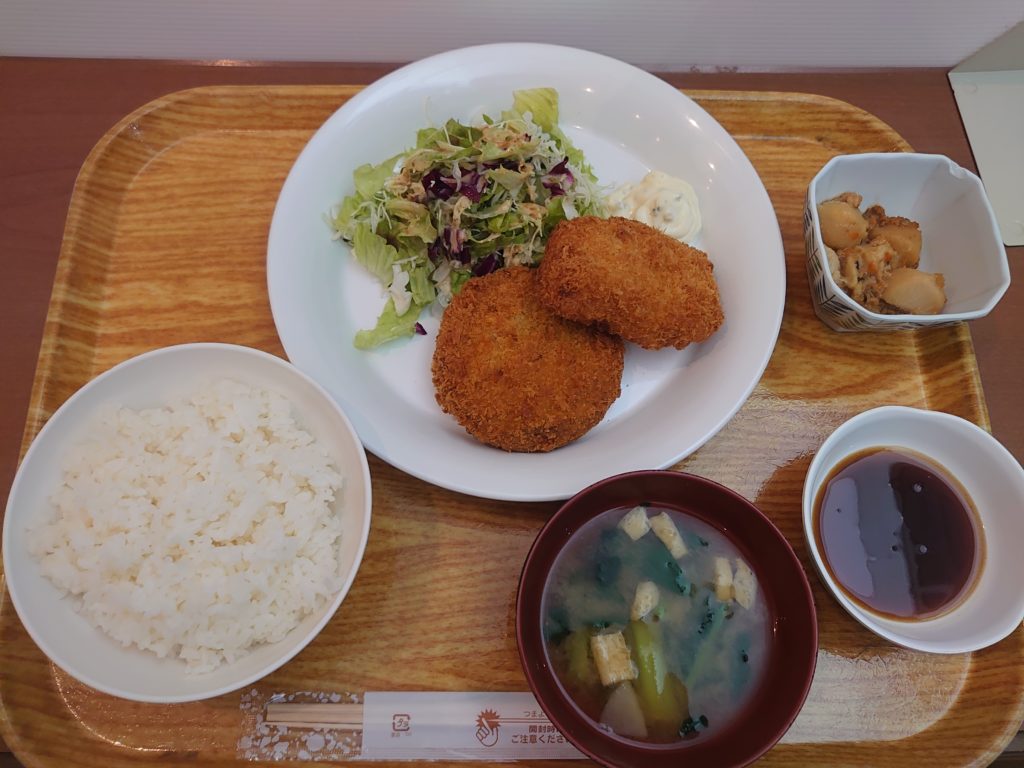 食堂の夜ご飯